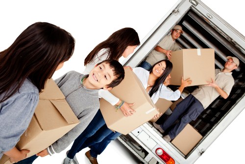 Removal van servicing Earls Court residential streets
