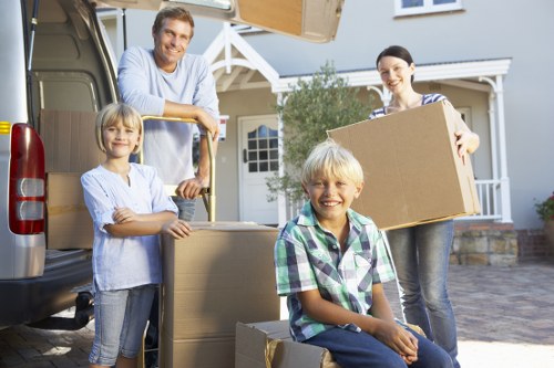 Smooth and efficient Earlscourt removals with carefully handled boxes