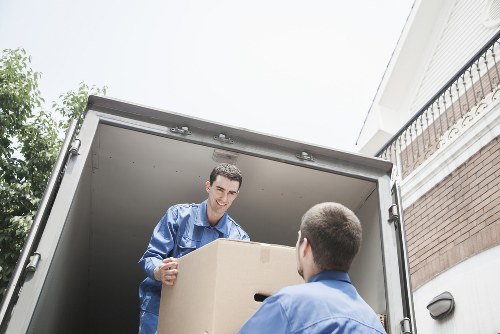 West London moving truck service for flats and offices